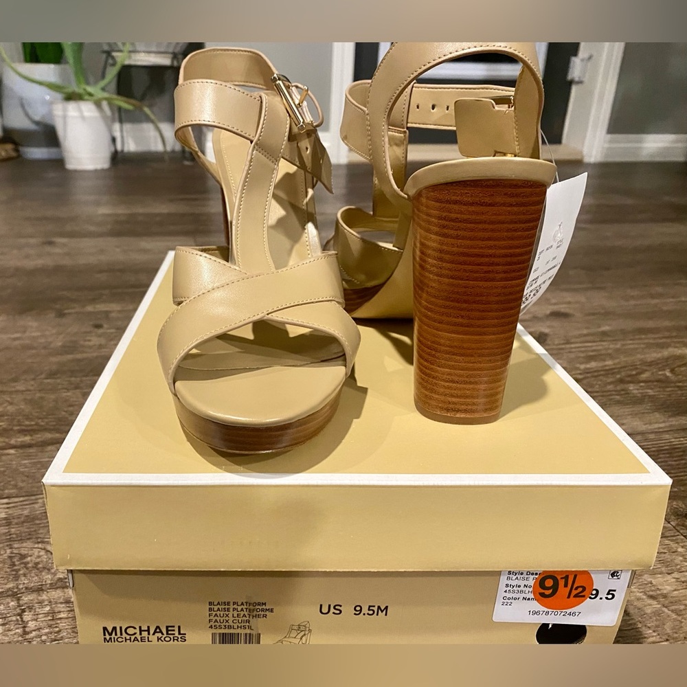 Micheal Kors Blaise Platform Sandal 9.5 platform summer sandal nude/beige BNWT